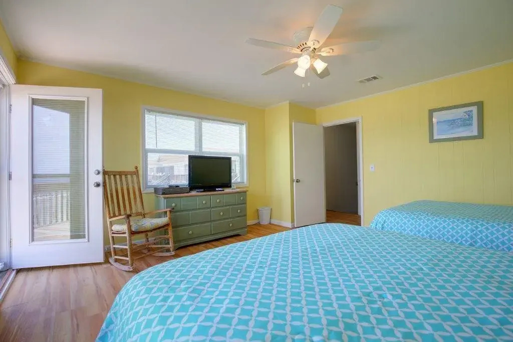4 Crabs By The Sea - 6 Br Home
