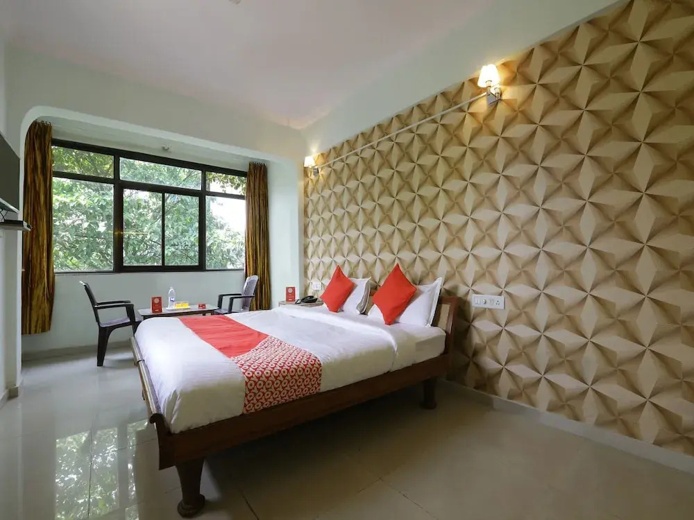 OYO 11967 Hotel Clarissa