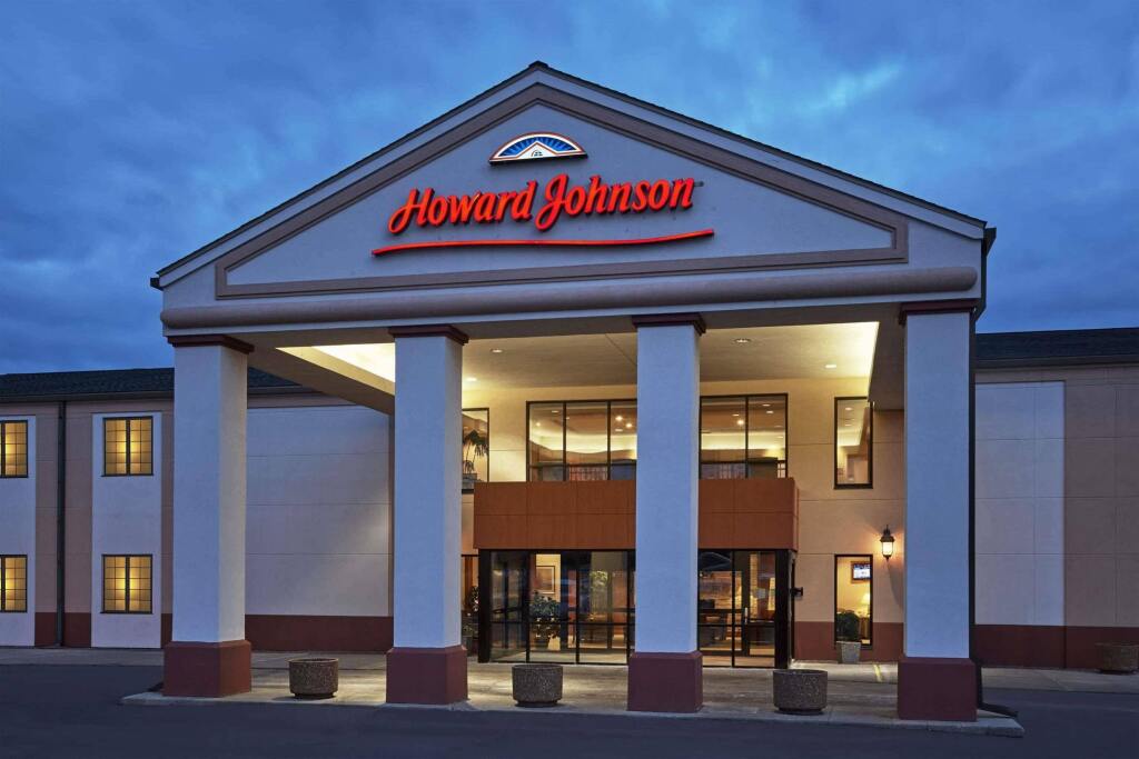 Отель Howard Johnson Madison.