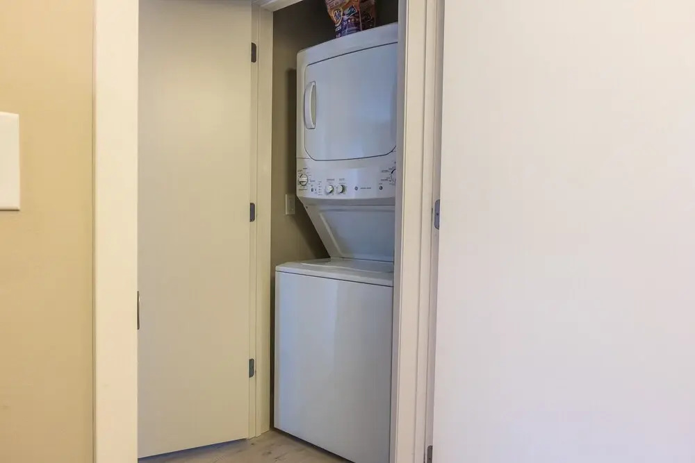 FRONTDESK 20 6th St Apts NE Minneapolis Riverfront District