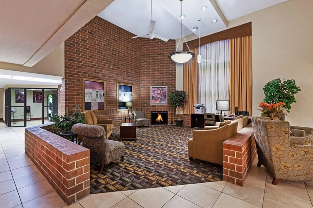 Clarion Pointe OKC Airport