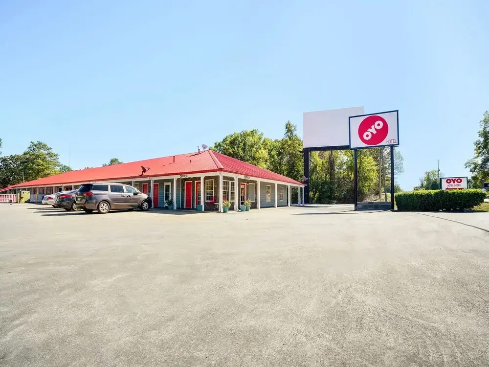 OYO Hotel Calhoun GA I-75 & US-41 Hwy