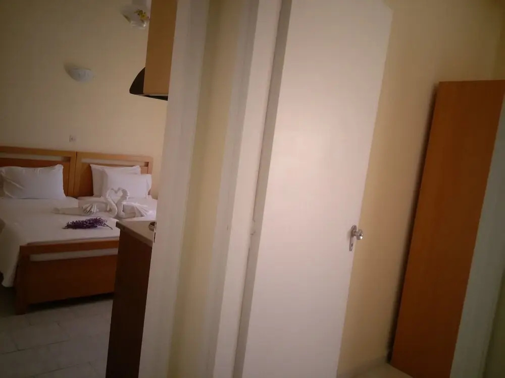 Aragorn Studios & Apartments