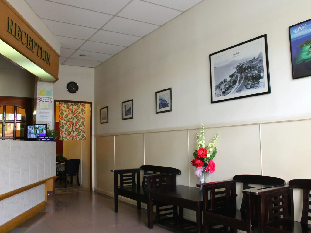 Victoria Hotel and Hostel