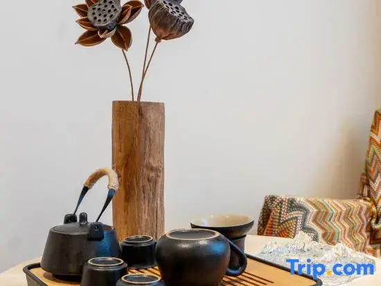 Yuncijian Private Hot Spring Homestay (Emeishan Baoguo Temple Tourist Center)