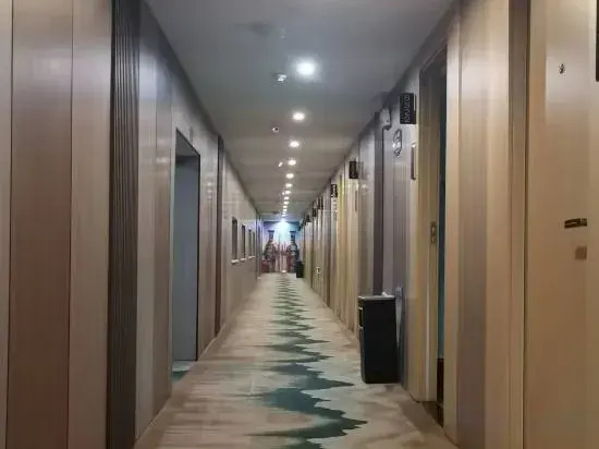 City Home Yun Hotel (East China Building Materials City Shop)