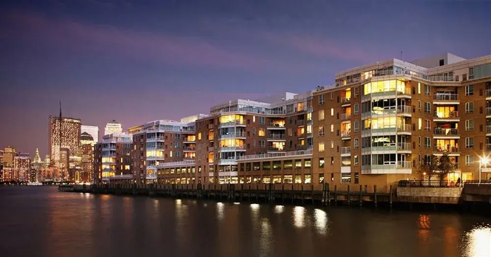 Luxy Suites Harborside
