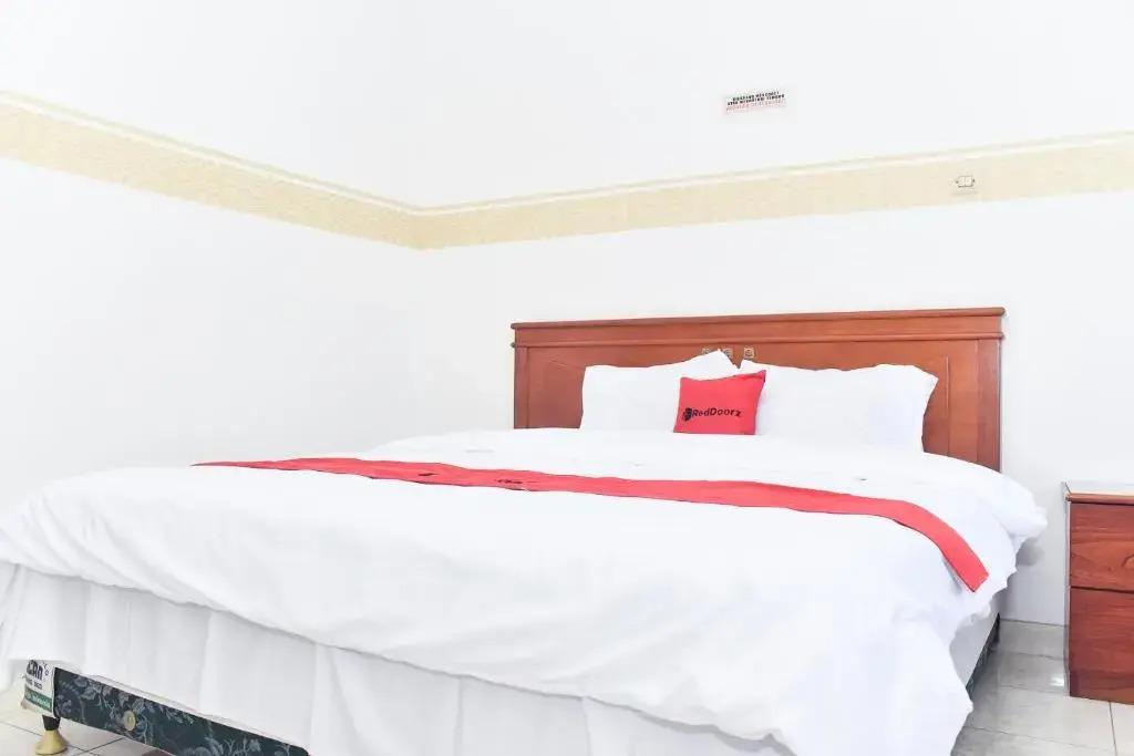 RedDoorz near Lenmarc Mall Surabaya