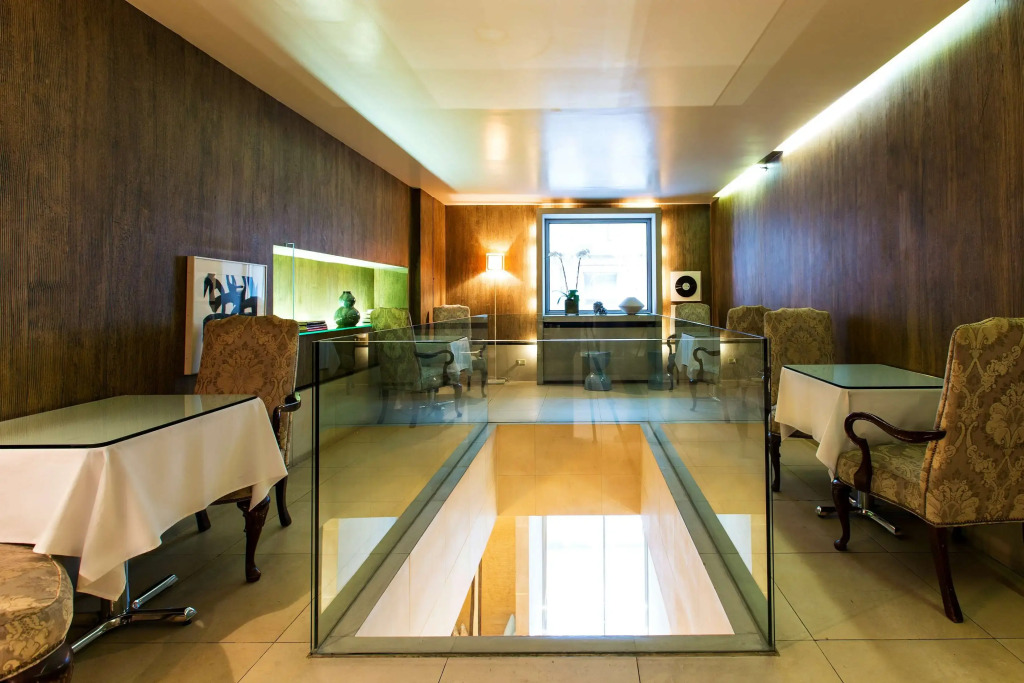 City Club Hotel