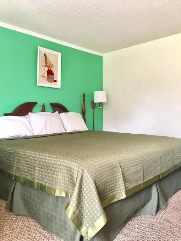 Traveler's Inn Motel