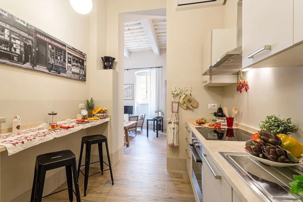 Casa Janca in Lucca With 1 Bedrooms and 2 Bathrooms