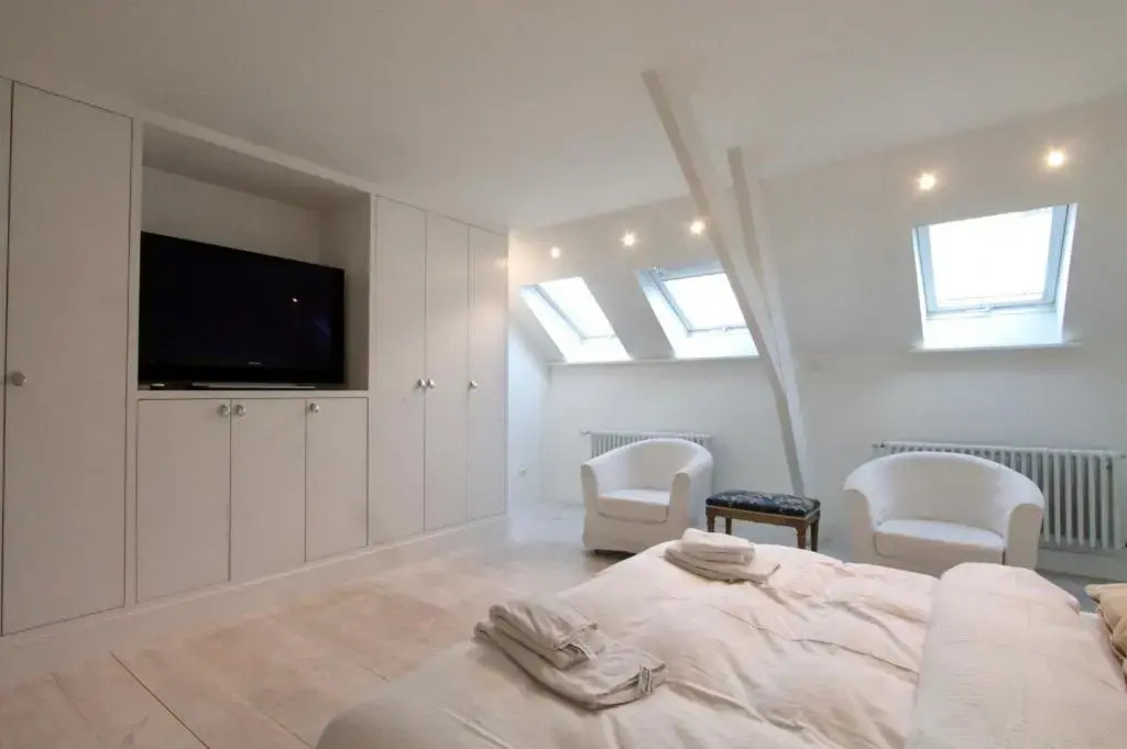 Caps House