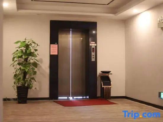 GreenTree Inn Hotel (Cangzhou Longnan Wanda Plaza)