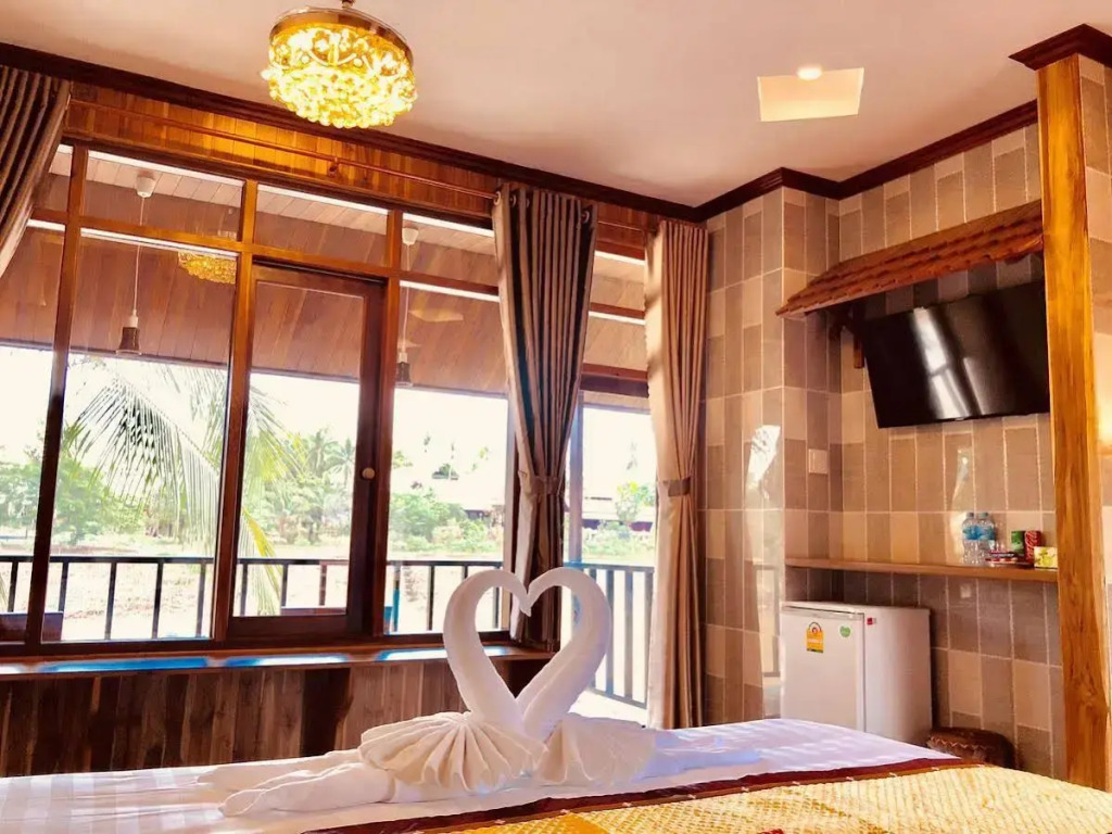 Merry Riverside Hotel