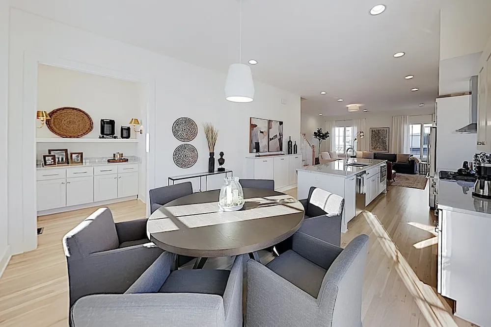 New Listing! Stylish All-suite End Unit W/ Garage 3 Bedroom Townhouse