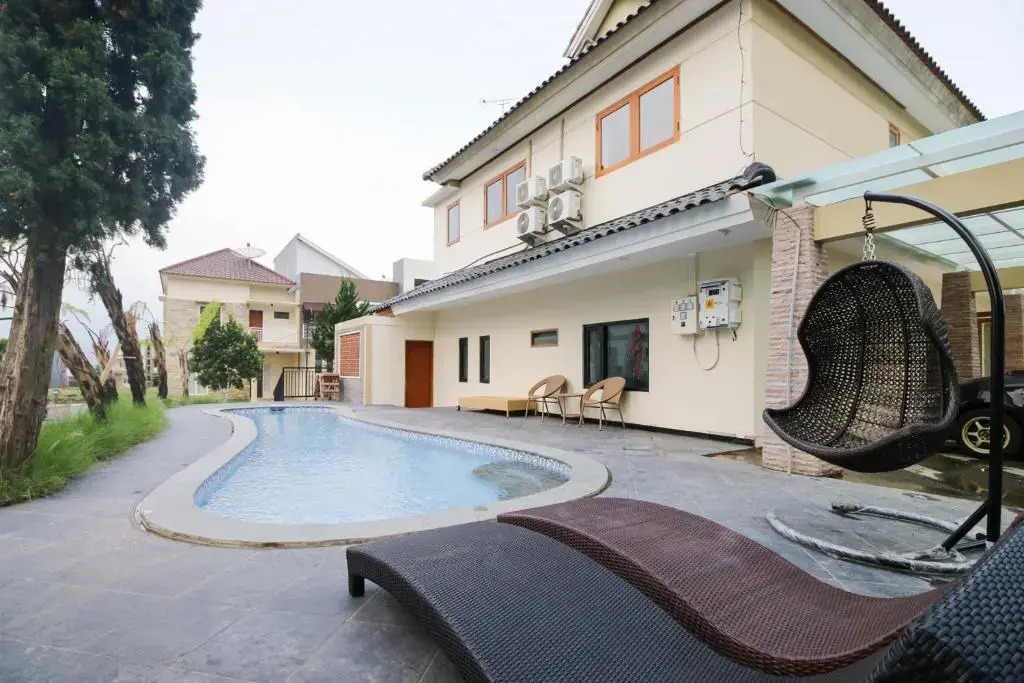 RedDoorz Plus @ Panorama Villas Batu