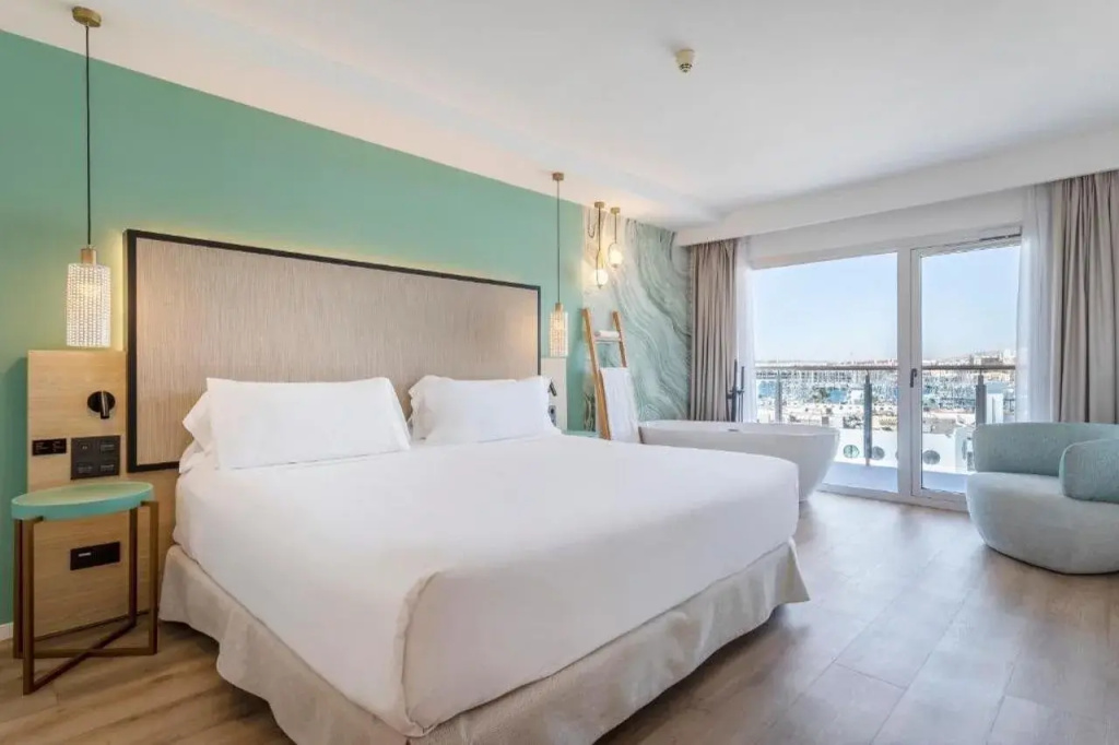 Отель Suites del Mar By Melia