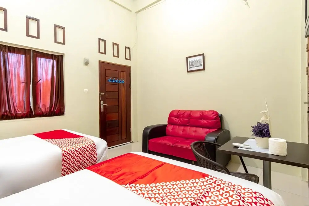 Green Elite by OYO Rooms