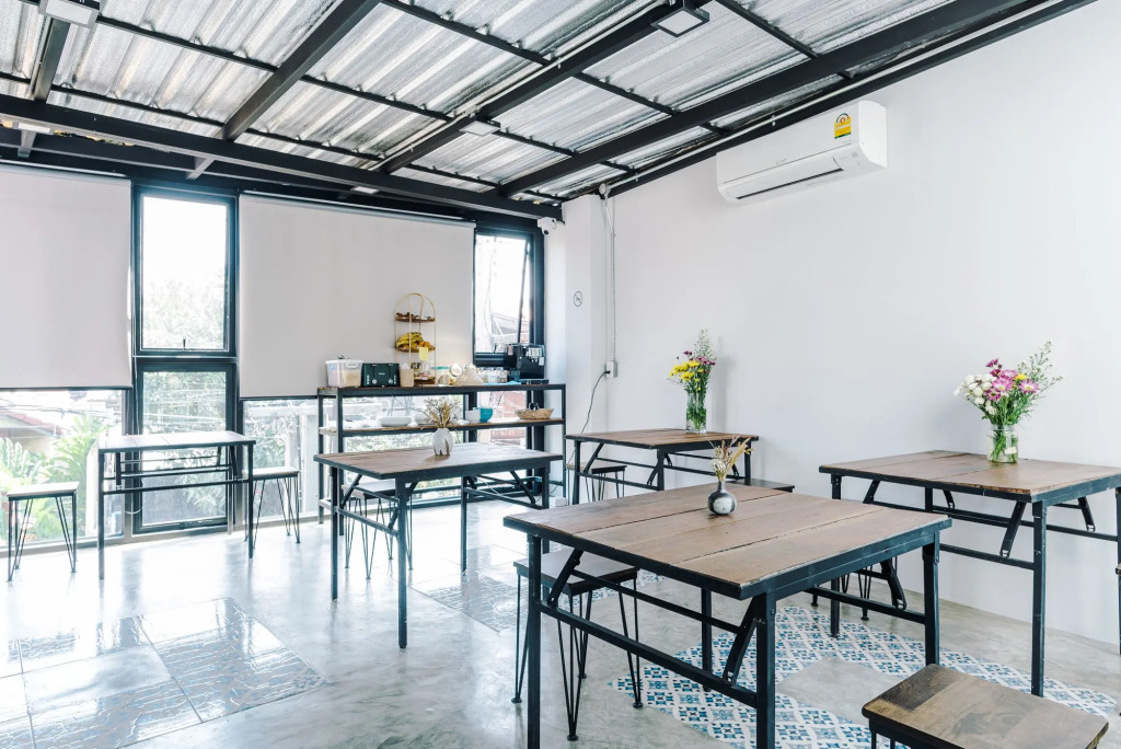 33 Poshtel