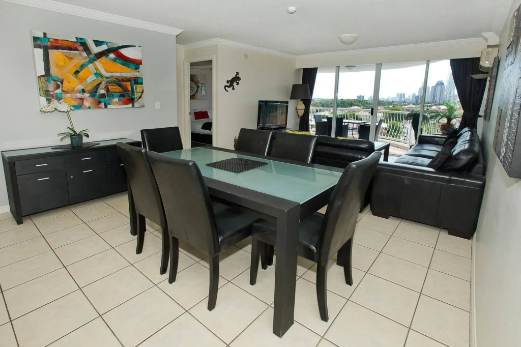 Broadbeach Holiday Apartments, Store 19