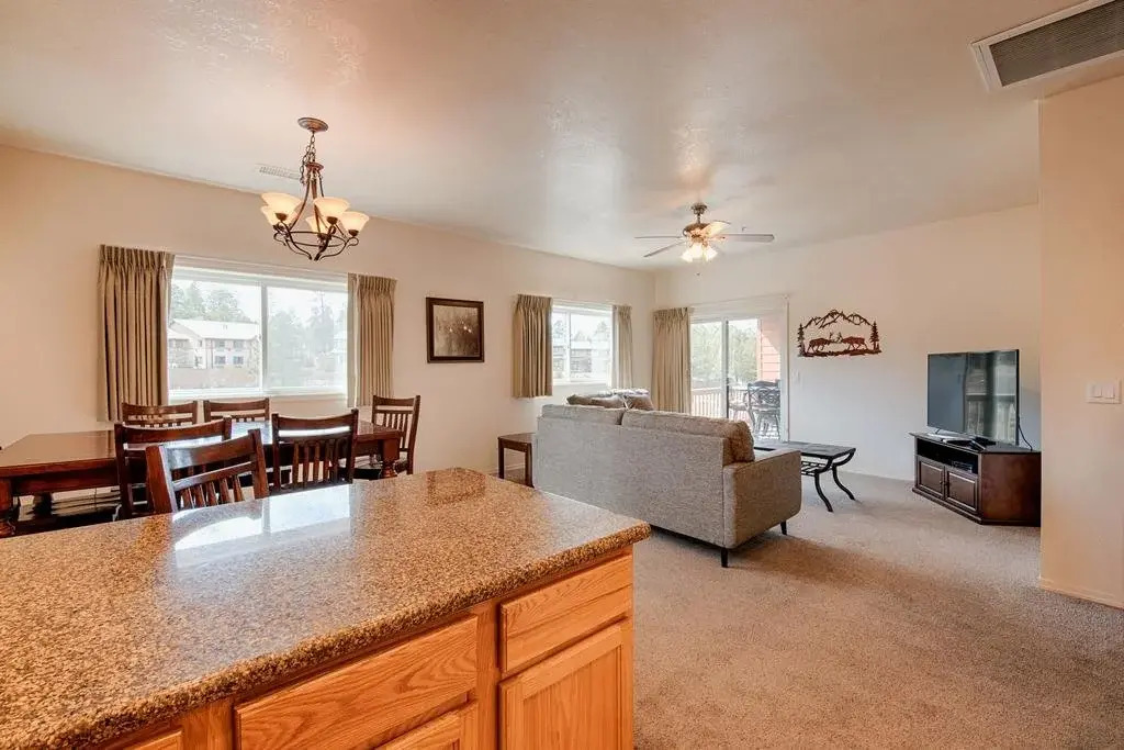Canyon Plaza Premier Studio and Apartments