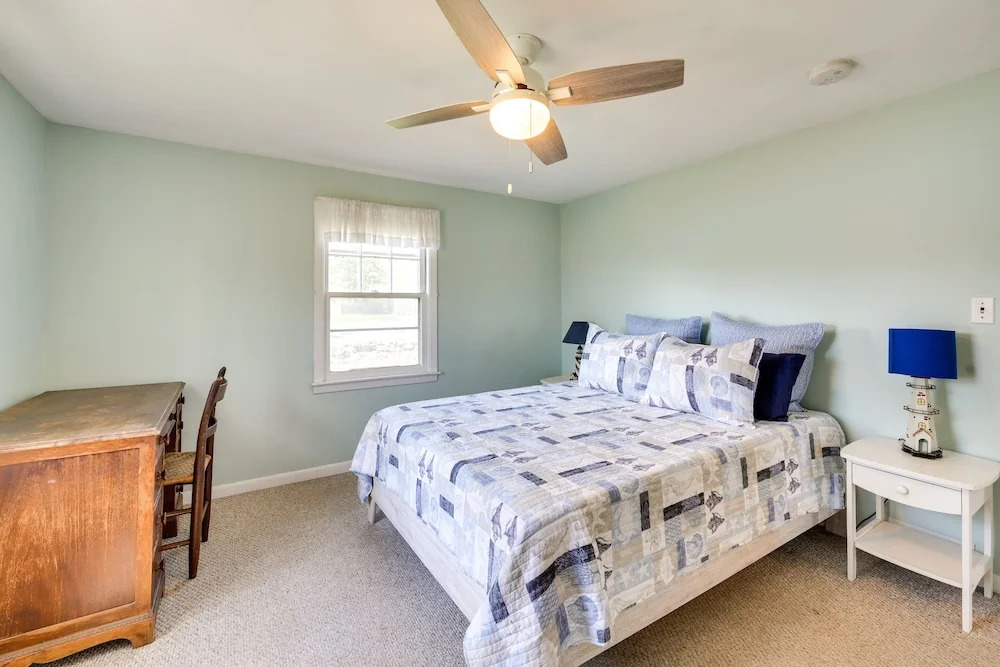 Charming Niantic Vacation Rental Walk to Beach!