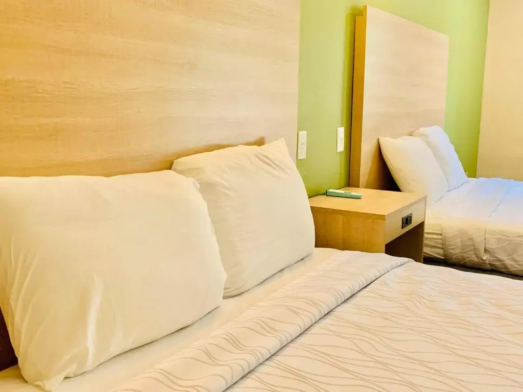 Weston Inn & Suites