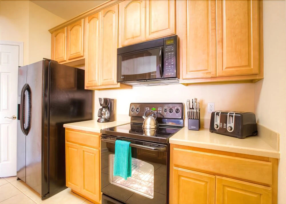 Gorgeous Top-Floor Condo w Private Balcony