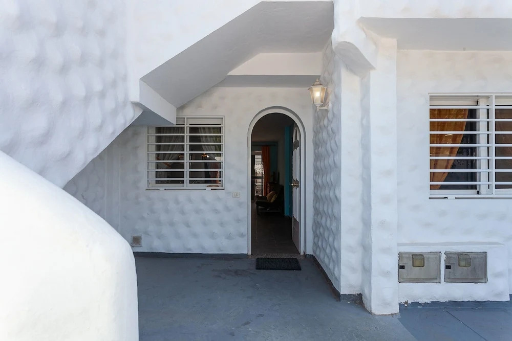Apartment Near the Beach With a Huge Terrace Patio, Wifi and Parking