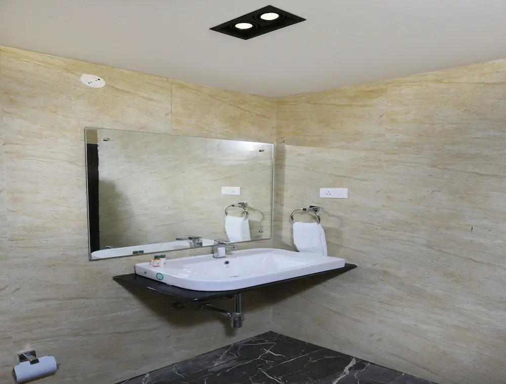 OYO 13838 Ramana Holiday Inn