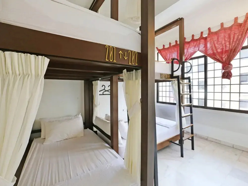 Leisure Lodge