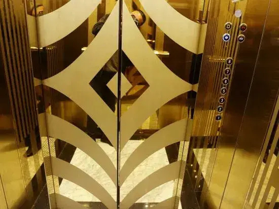 Huangping Jinghong Business Hotel