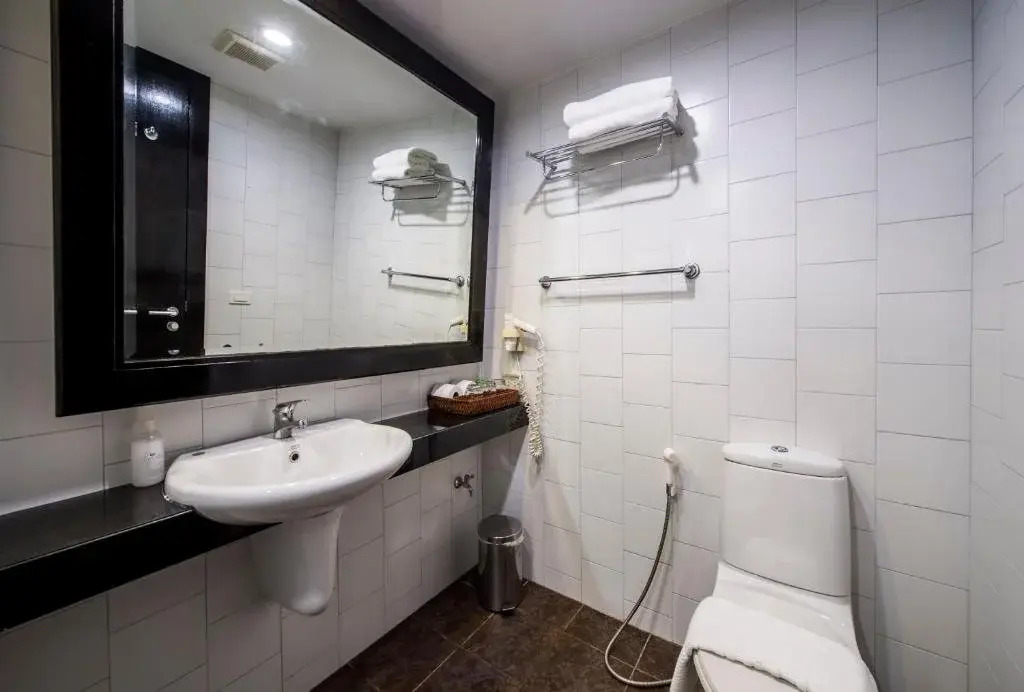 Lokal Phuket "Former K-Hotel" - SHA Extra Plus