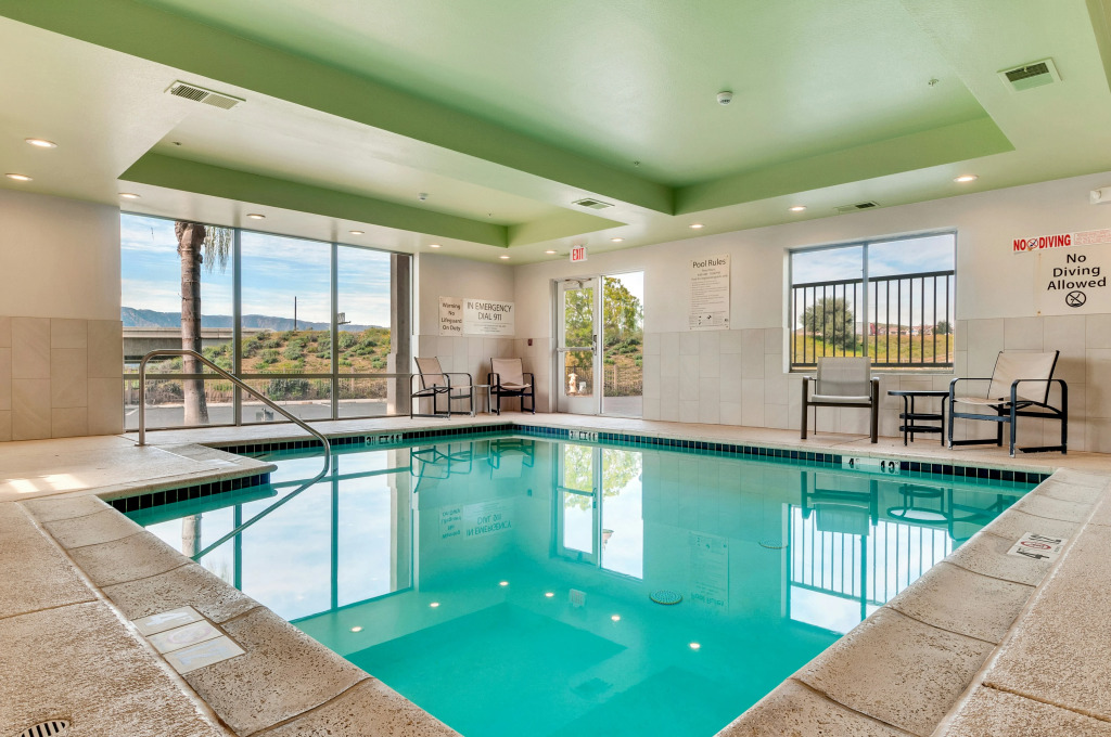 Holiday Inn Express Hotel & Suites Lake Elsinore by IHG