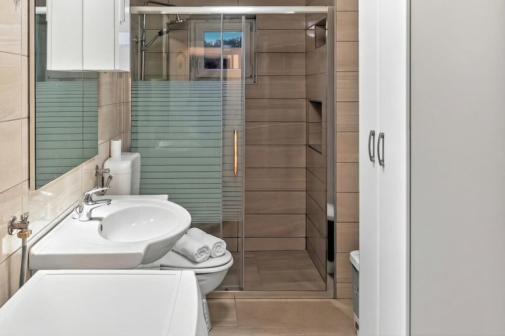 4 - Bedroom House With Hot Tub & Sauna