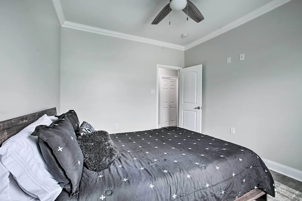 6 Mi to French Quarter: Modern New Orleans Gem