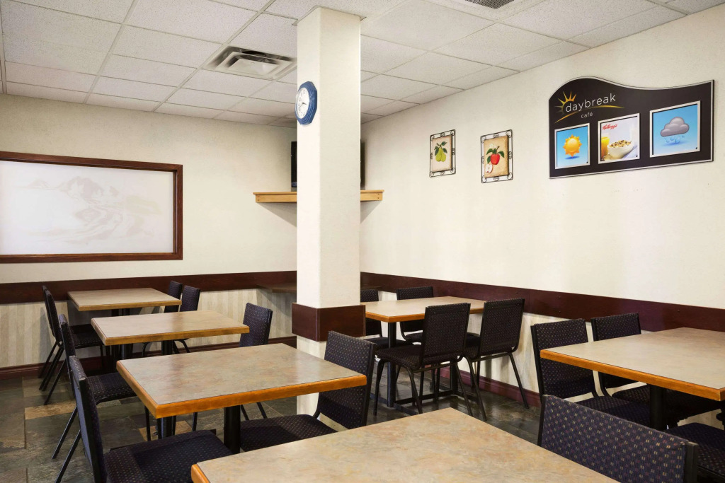 Days Inn by Wyndham Hinton