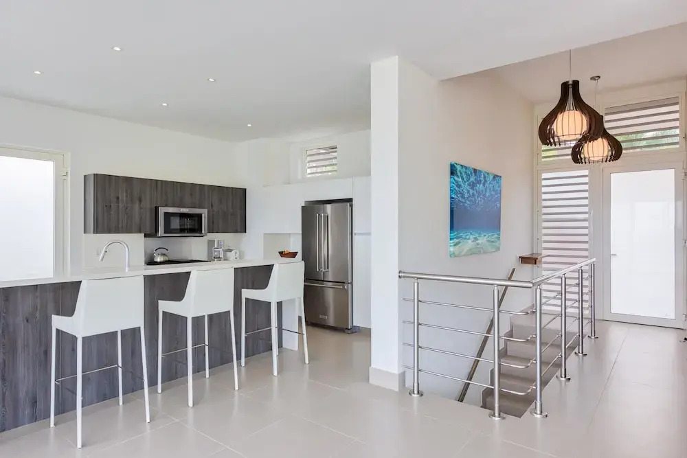 Modern Ocean View Villa, Huge Lap Pool, AC, Free Wifi, Sat TV, Beach Access