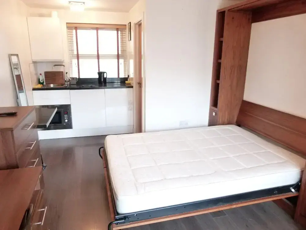 SS Property Hub - City of London Studio Apartment 9
