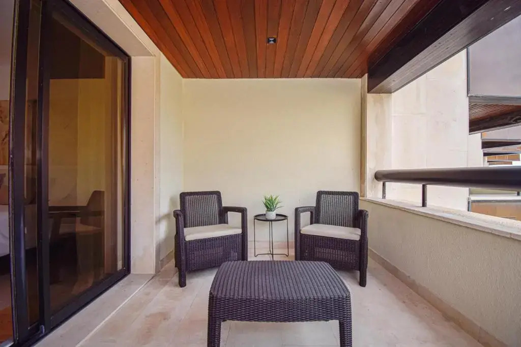 Atrium 118