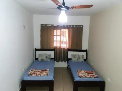 SUíTE EM NOSSA CASA A 450M DA PRAIA