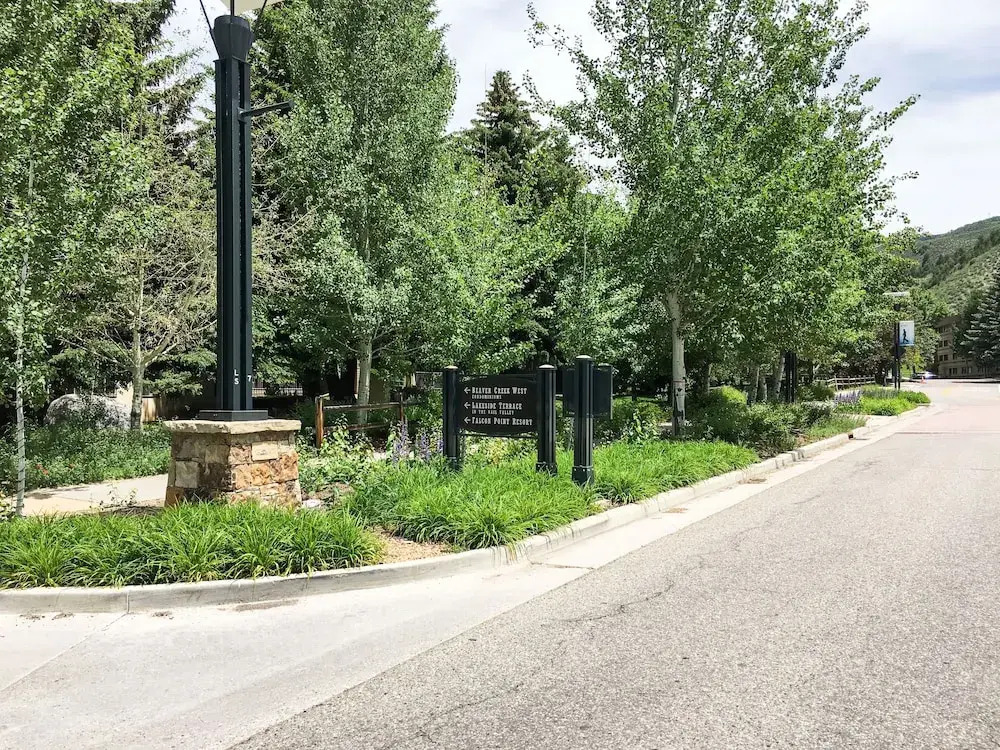 New Listing! Chic Getaway: Pool, Adjacent To Lake 3 Bedroom Condo