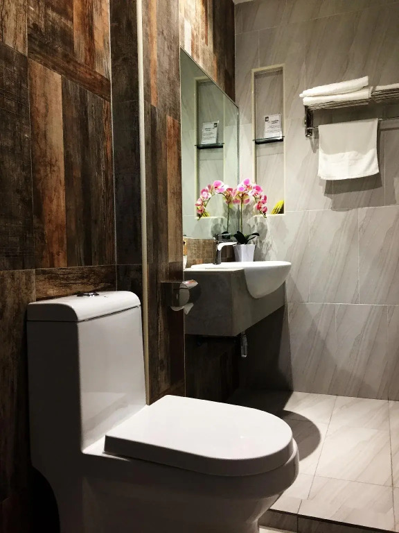 Meriton Inn Hotel