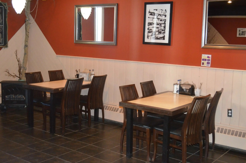 Canadas Best Value Inn- Riverview Hotel