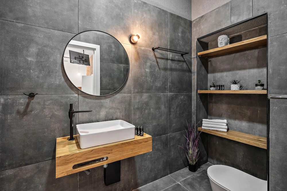 Old City Boutique - By La Finca Hotels- חוויית אירוח יוקרתית, חניה בחינם וקרבה לשדרת הקולינריה של העיר