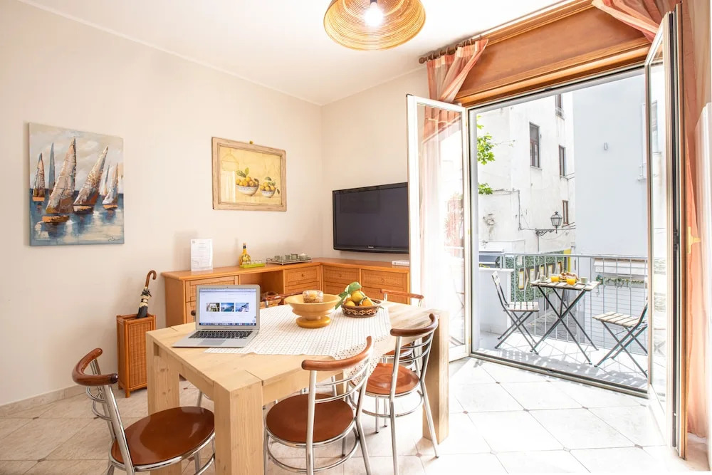Spacious 3 bedrooms apartment in Sorrento OldTown