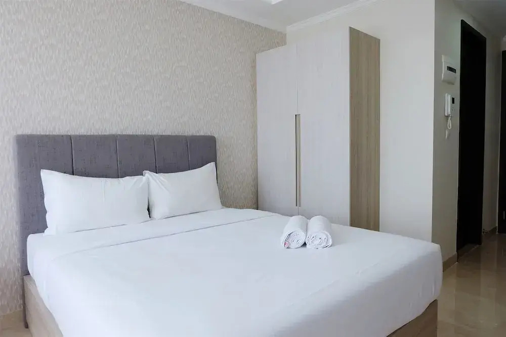 Strategic And Comfy Studio Menteng Park Apartment