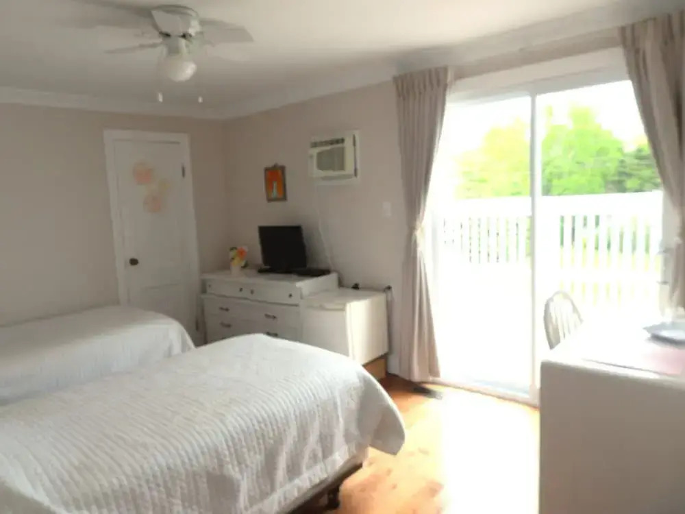 Cavendish Breeze Inn