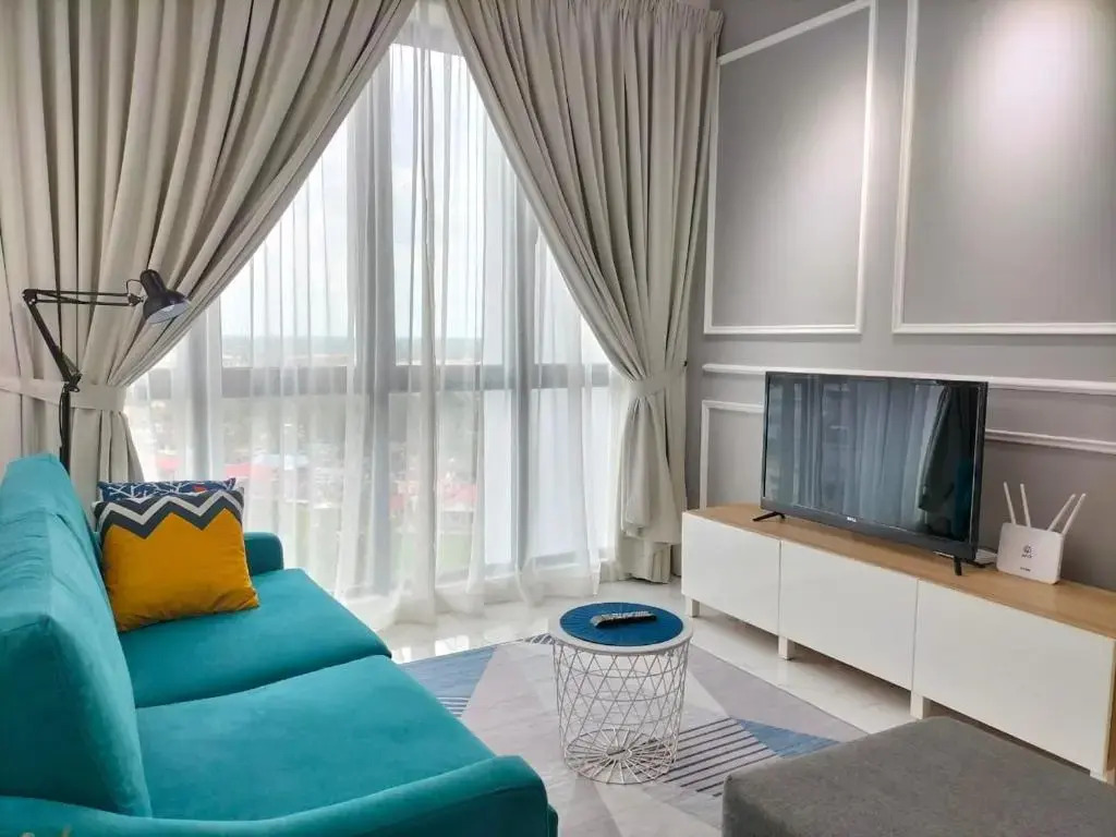 Zulanie Suite Troika Residence, SPACIOUS AND COZY WITH POOL, Free Wifi & Netflix in Golden Triangle of Kota Bharu