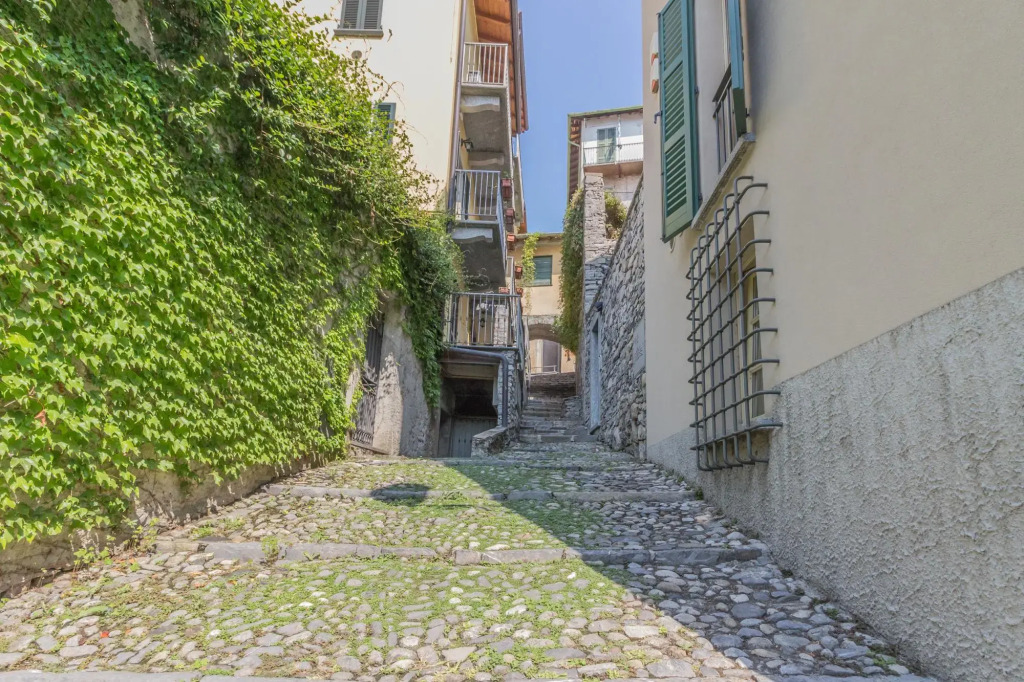 Tiny Duke Apartment in Varenna